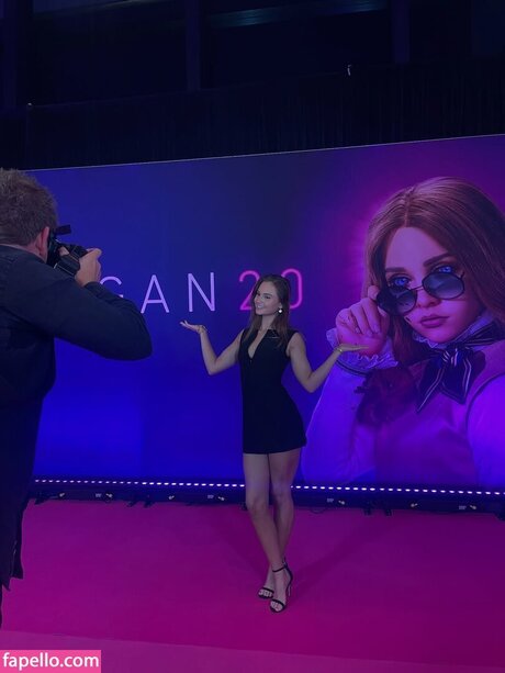 Chelsea Mayer sexy model photo