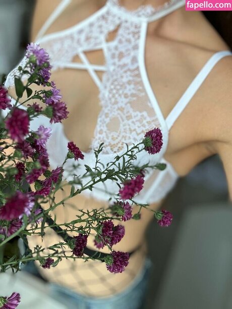 blonde babe onlyfans best pictures