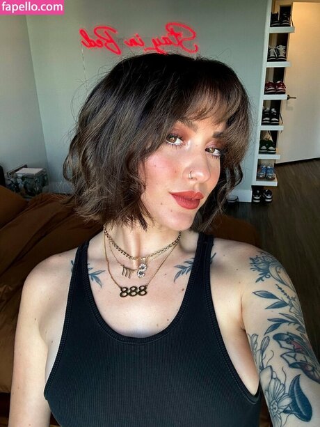 Earthdarling pornstar erotic image