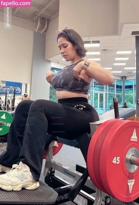 Helddy Hemer model naked pics