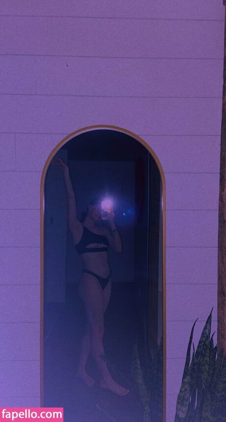 Emileesilvey nude star pics