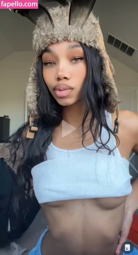 telleyyyy nude star image