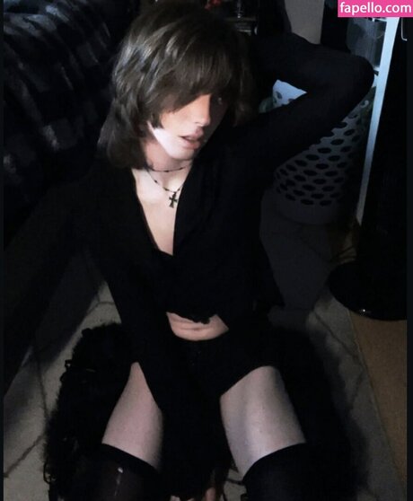 weirdrandomguy5 naked star photo