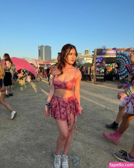 Celia Tran model naked picture