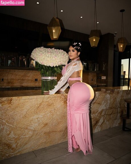 thekatmichelee model top pic