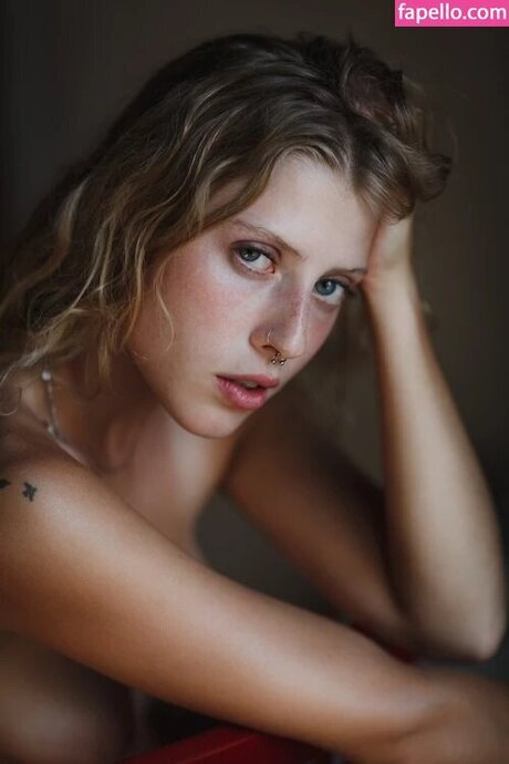 Nastasja Carini model naked img