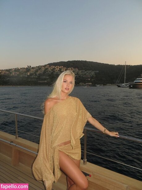 shemale handjob onlyfans beautiful naked photo