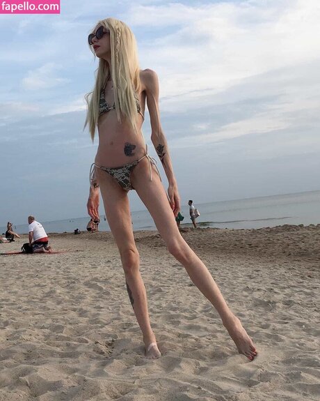 La Strawberry erotic actress gallery