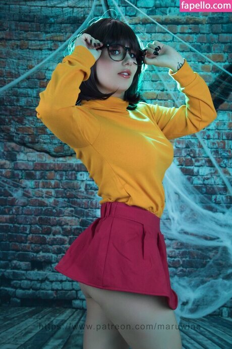 Velma Daphne Cosplay top actress pic