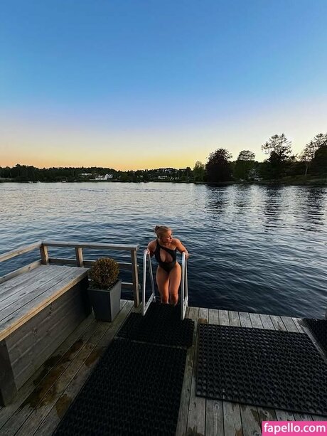 heleneelises pornographic model pics