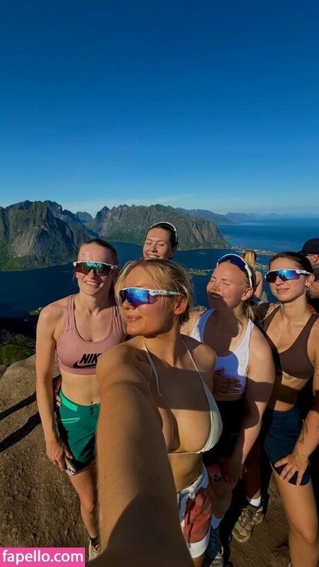 heleneelises nudes model pics