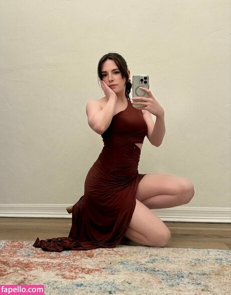 Ursiiday naked model photo