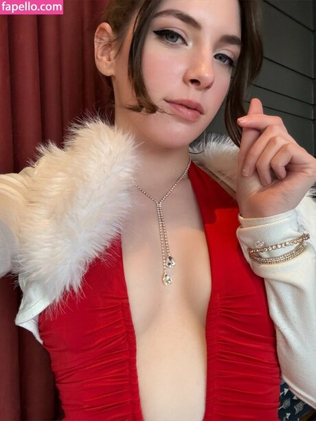 Ursiiday sexy actress picture