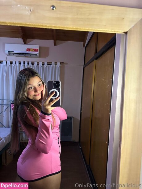 Lexi Thinks pretty model image