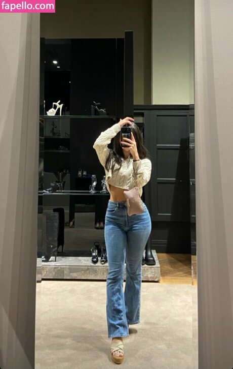 karimaa r model naked pics