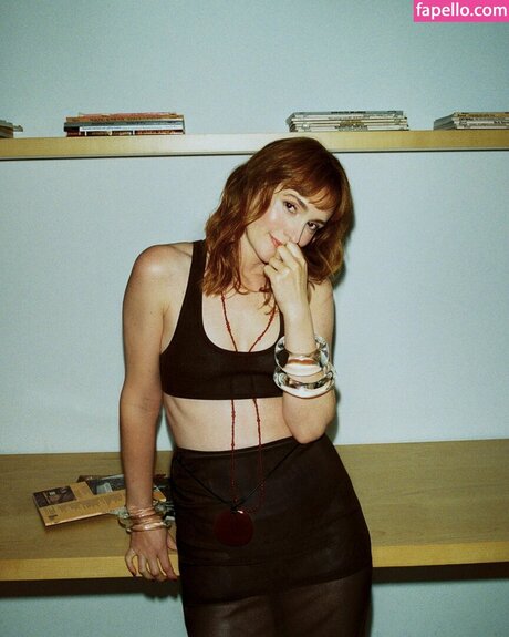 Leighton Meester porn actress archive