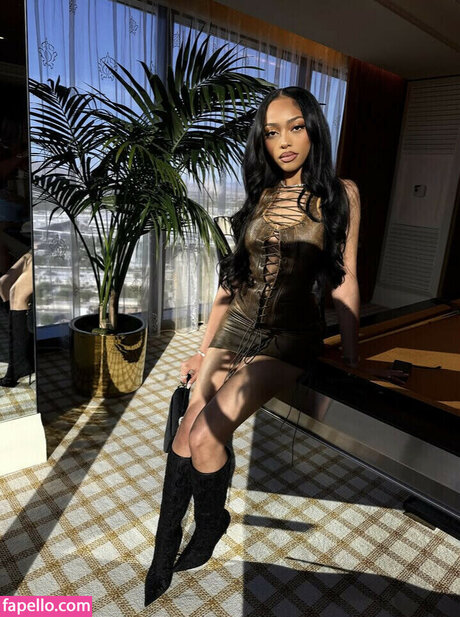 Jodie Woods sexy model gallery