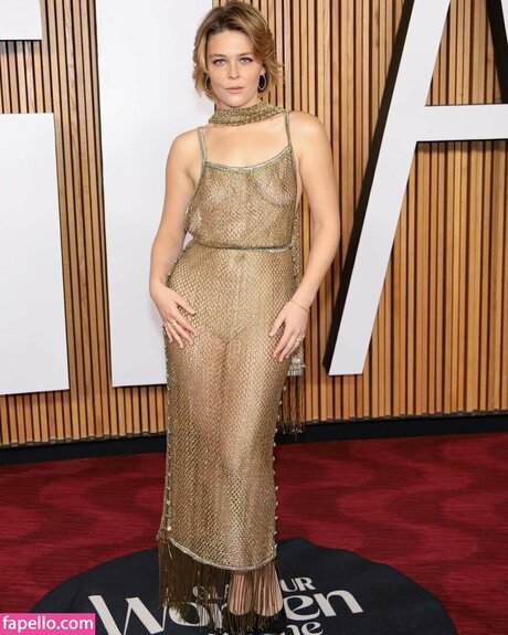 Maggie Rogers model perfect galleries