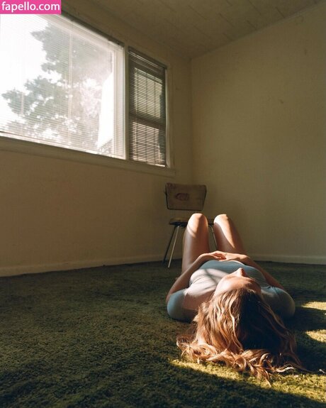 Maggie Rogers high quality actress images