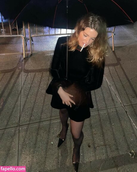 Maggie Rogers pretty actress gallery