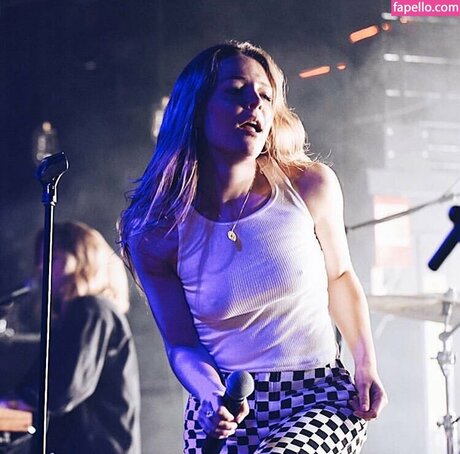 Maggie Rogers hd pornstar picture