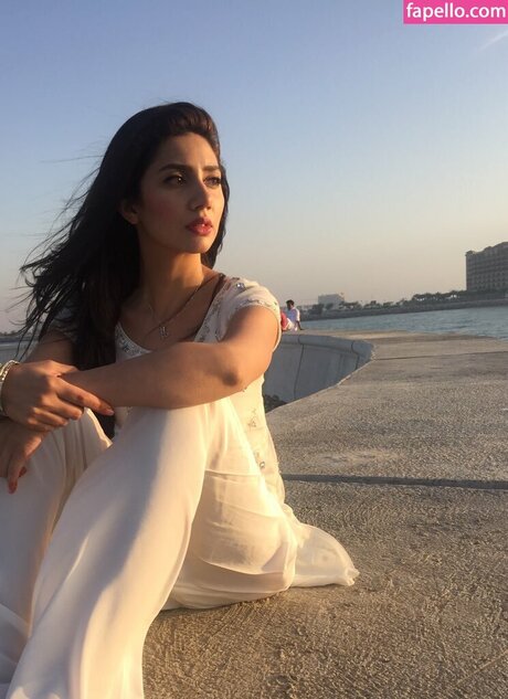 Mahira Khan high quality actress pictures