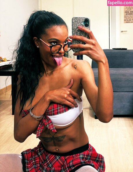 itszurihill adult actress pic