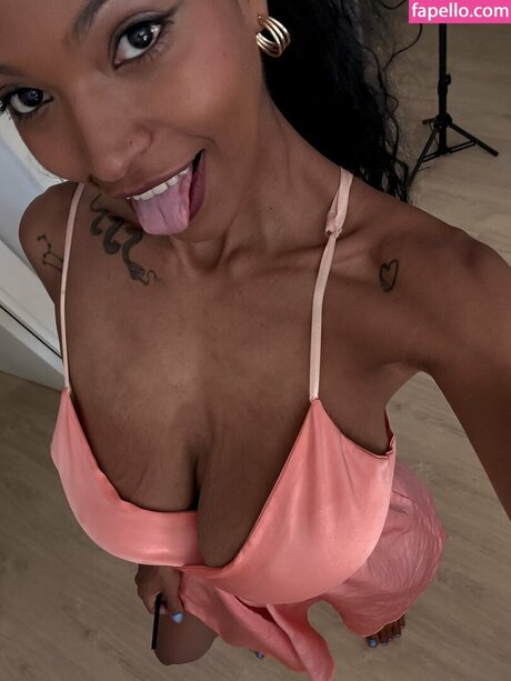 itszurihill pornstar sexy pic