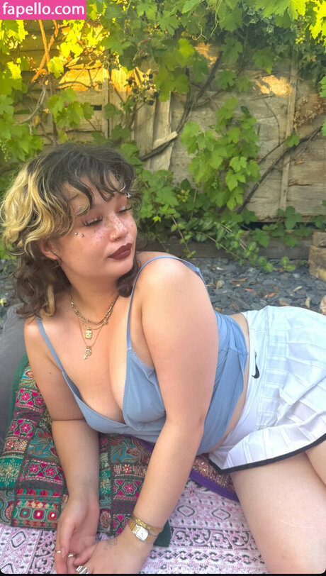 Lola Young pornstar art pic