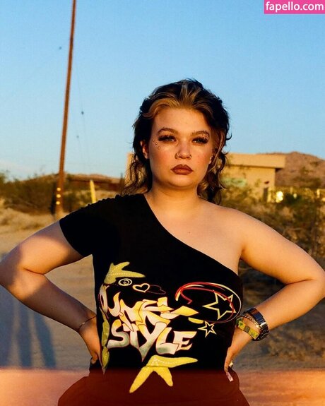 Lola Young pornstar hot photo