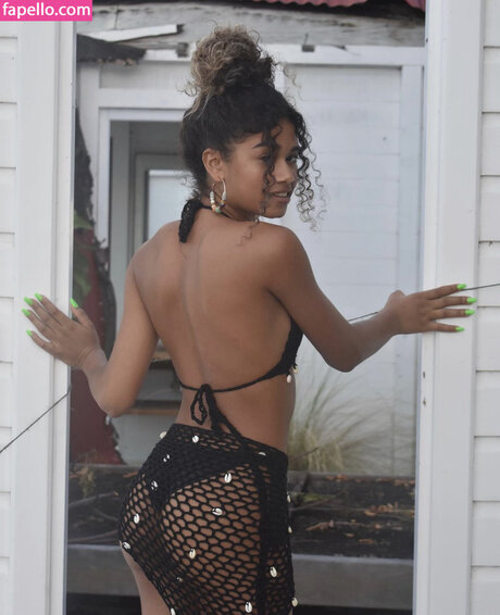 wahyne naked pornstar gallery