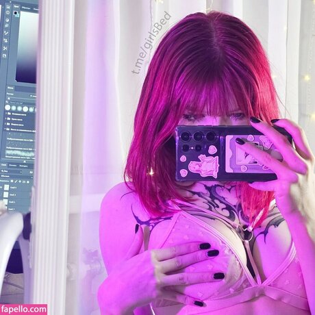 Evi Heaven sexy star photos