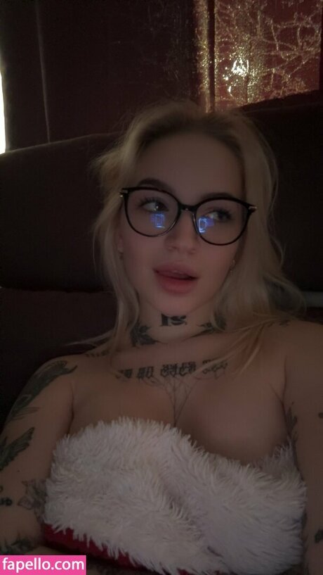 Szaszy baby model nudes image