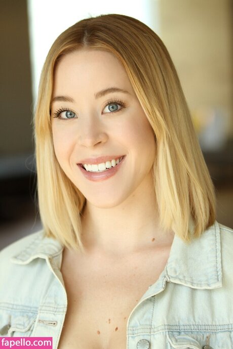 Emily Taylo adult model archive