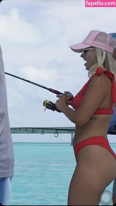 Cayla Vanderbaan hd actress images