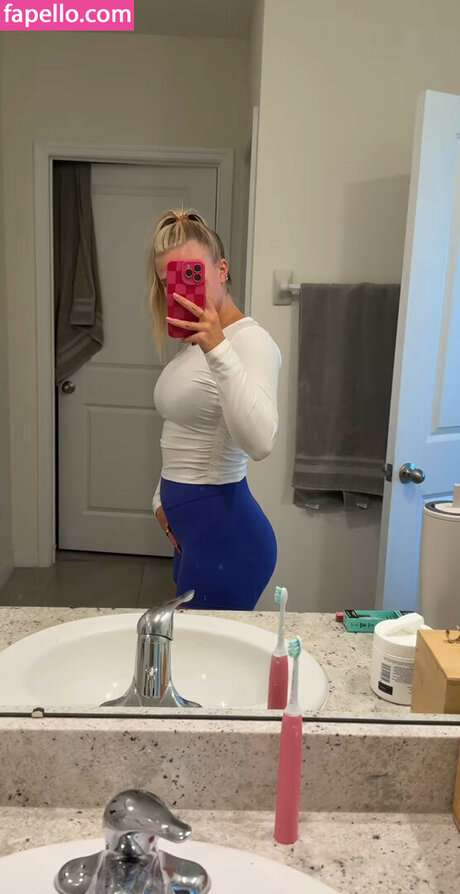 Cayla Vanderbaan model perfect pics