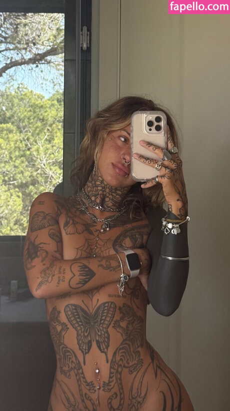 Gigi Abeleira model top gallery