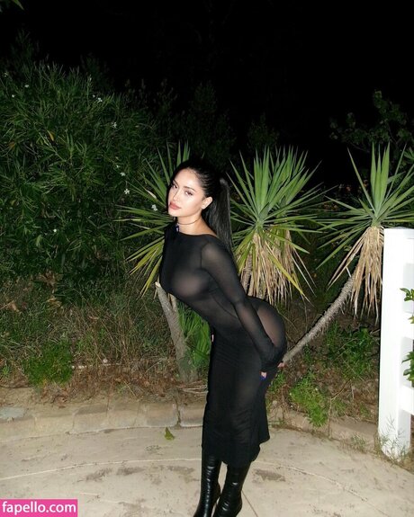 Leah Kateb sexy actress image