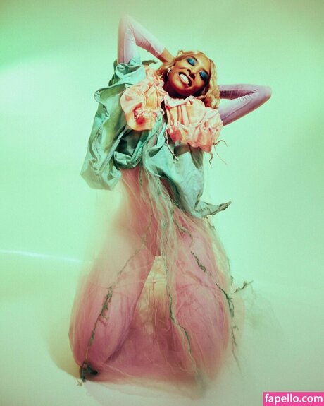 Spellling art actress pictures