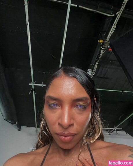 Spellling model sexy img