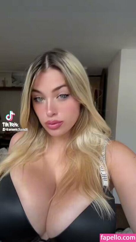 Camilandi model best photo