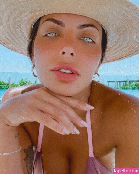 Carla Prata model free pics