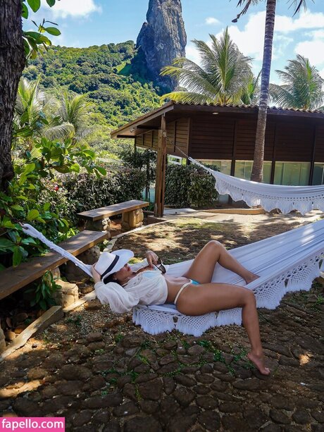 Carla Prata model nude picture