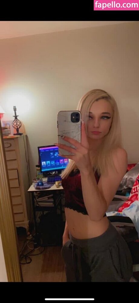 Kelly Lyn erotic model images