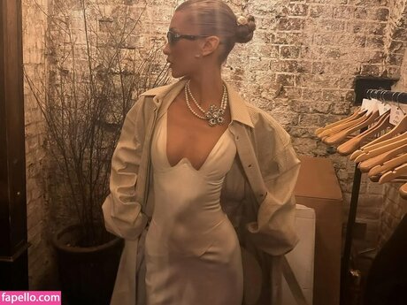 Bella Hadid adult star pics