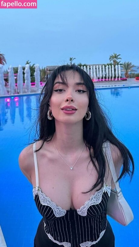 Merve Cin model high quality gallery