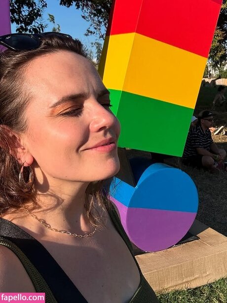 Mary Spender sexy actress img