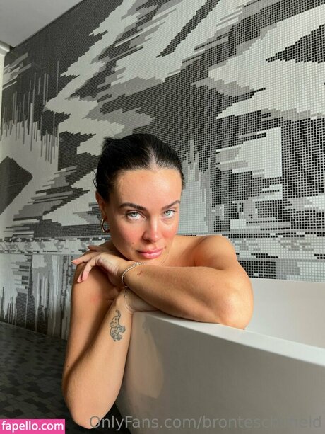 Bronte Schofield naked actress pics