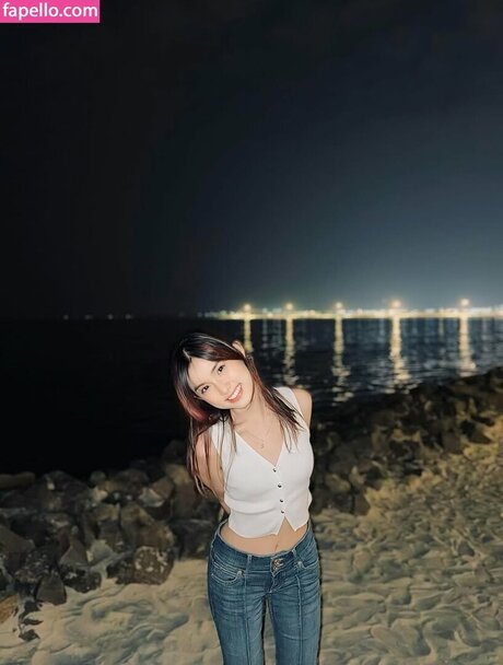 Leonazhen pretty actress picture