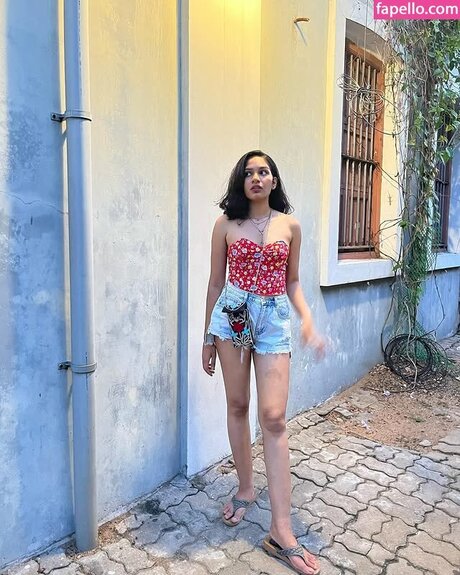 Toskaaa Bong Girl pornstar adult pictures